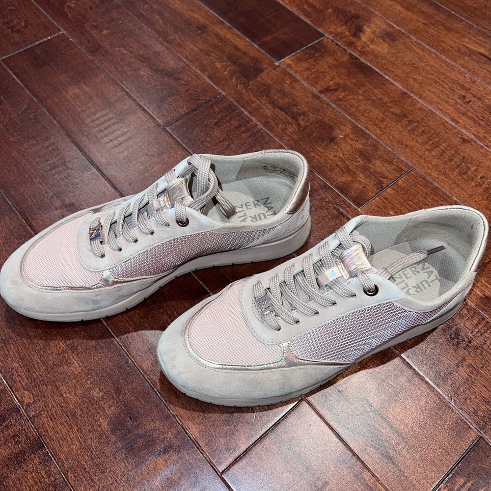 Stuart Weitzman Nude Gold sneakers - Picture 4 of 6